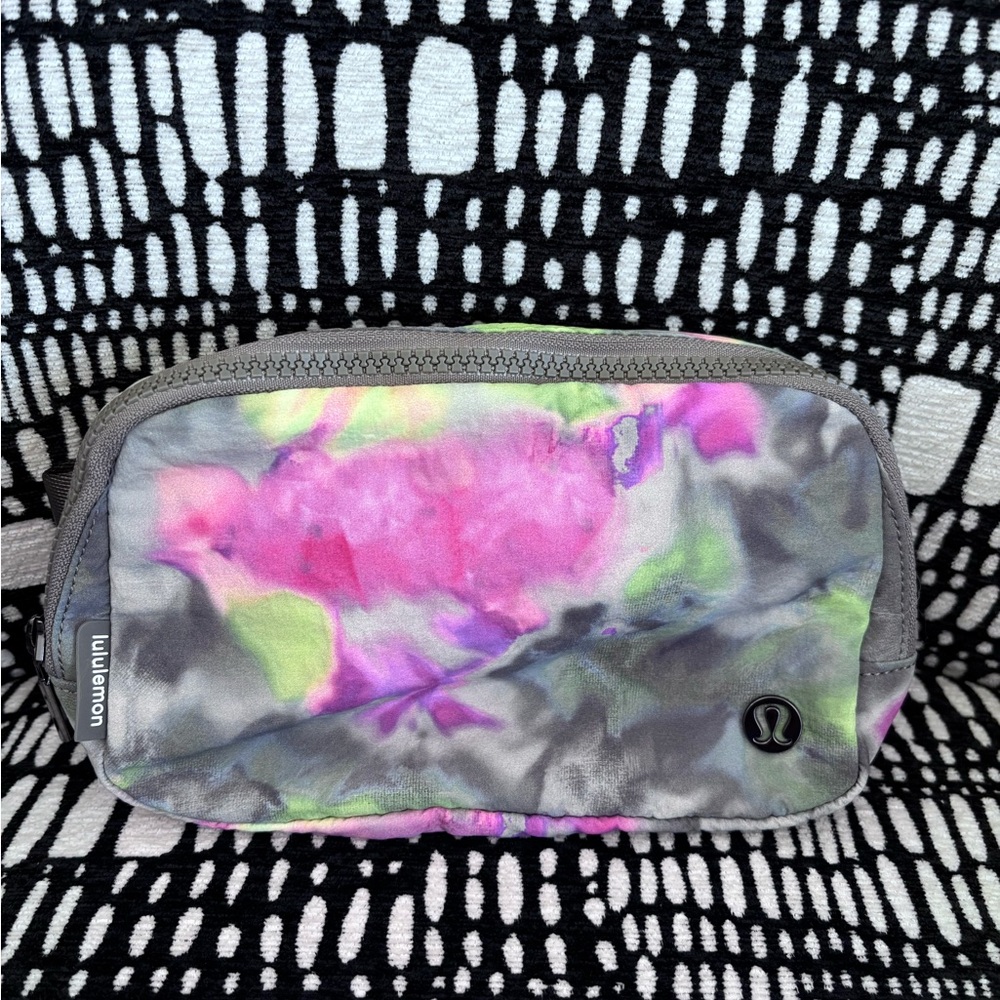 Lululemon Everywhere Belt Bag *Tie-Dye 1L